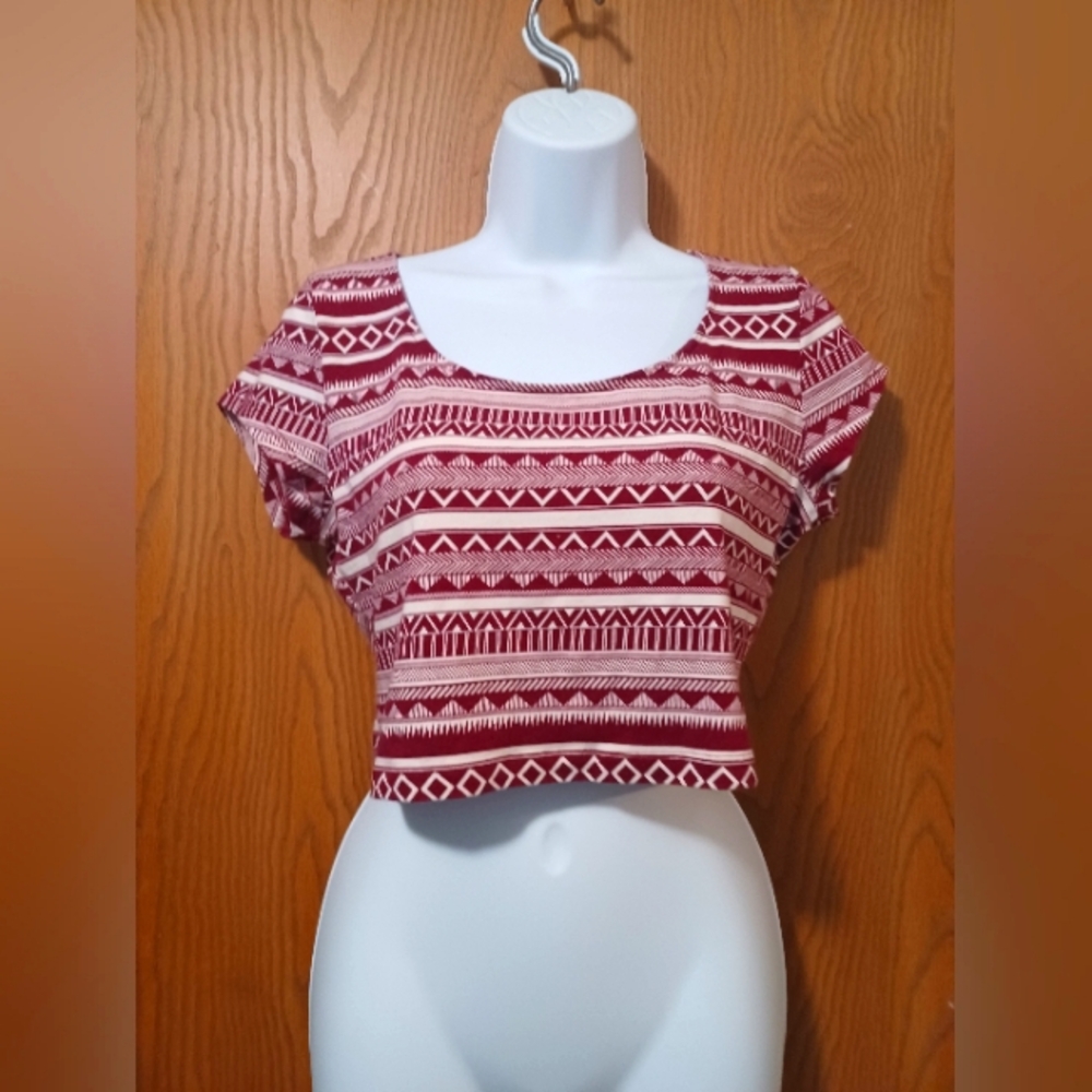 CHARLOTTE RUSSE tribal print cropped tee
